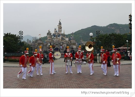 HK592-香港迪士尼樂園寄物櫃.jpg