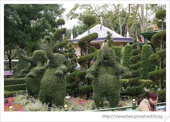 HK604-香港迪士尼樂園大象造型植栽.jpg