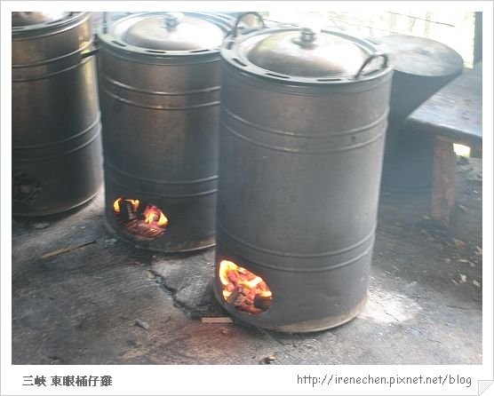 東眼桶仔雞07-烤雞的桶仔g.jpg