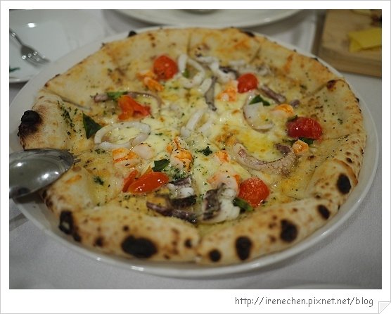 Primo-14-拿破里海鮮pizza.jpg