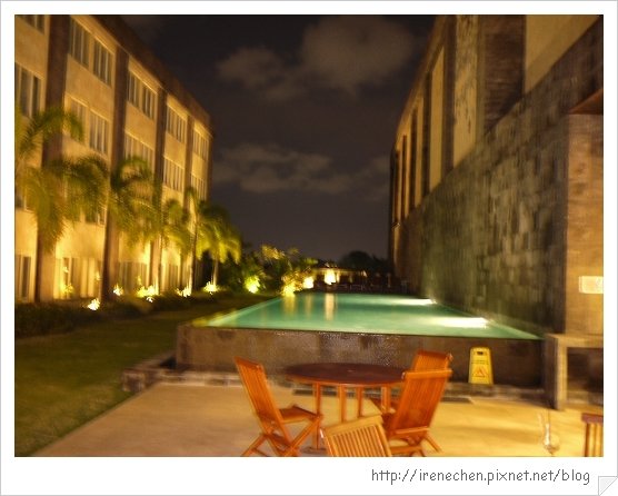 Bali80-ASTON泳池夜拍.jpg