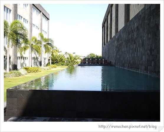 Bali104-ASTON飯店泳池近拍.jpg