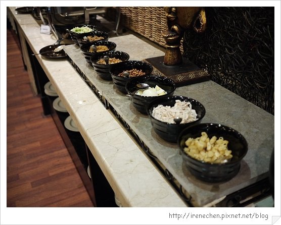 Bali108-ASTON飯店粥的配料.jpg