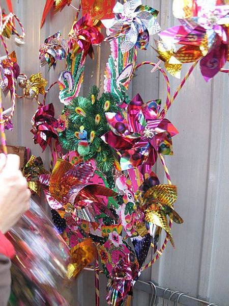 大家都會買這個祈福(聽說是要買回家放在陽台之類的，…
