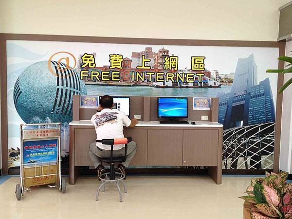 高雄機場上網+充電區