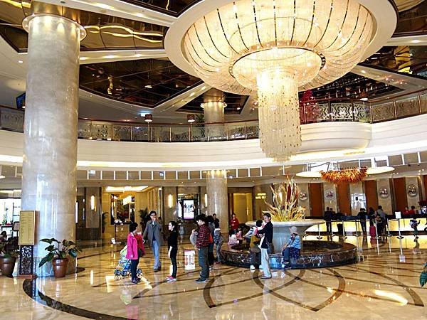 圖1 高雄義大皇冠酒店Lobby