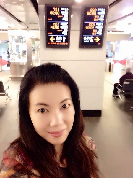 圖2 我在台北高鐵站候車