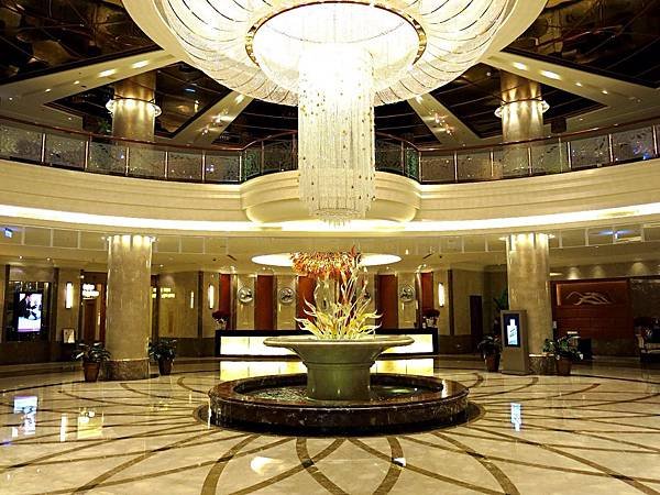 圖3 高雄義大皇冠酒店Lobby