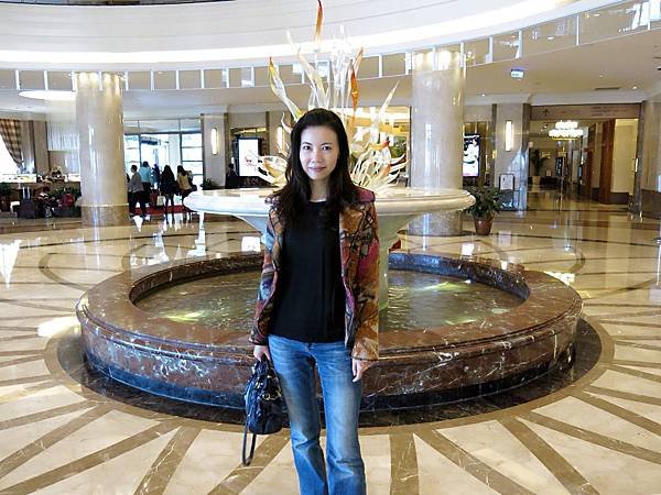 圖6 我在義大皇冠酒店Lobby