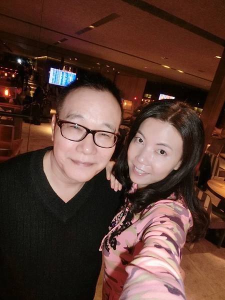 圖7 1月15日我和咪呢在中正機場華航VIP室