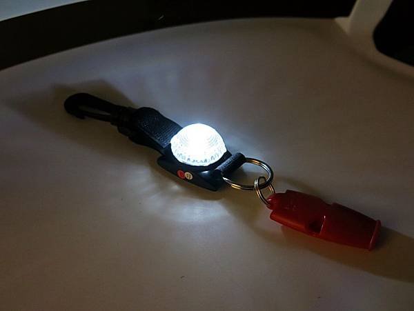 圖11 LED燈在黑暗中可提供照明