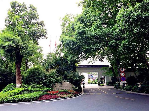 P2）杭州四季酒店就位於西湖旁.JPG