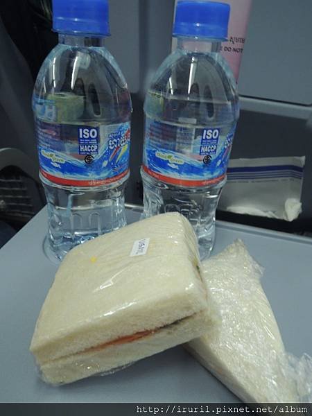 無言的飛機餐2.JPG