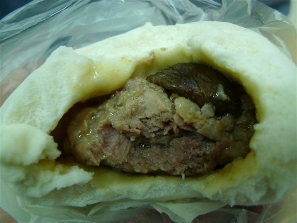 20100123 小杜包子 (3)-香菇蛋黃包.JPG