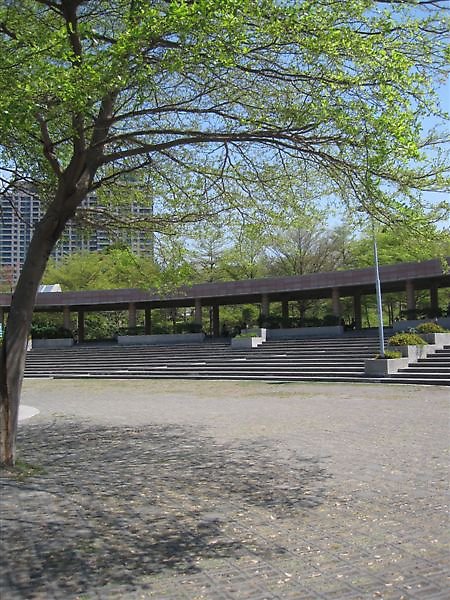 廣場前