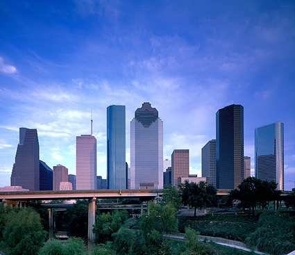 HOUCVHH_Hilton_Americas-Houston_gallery_leisure_downtownskyline_large.jpg