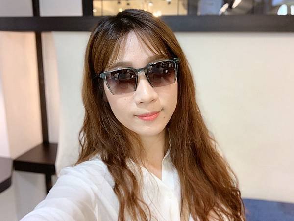 ​​​​Project Plus 修飾顴骨的墨鏡設計.JPG