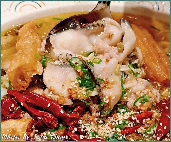 《桃園中壢美食》『溜溜酸菜魚專賣店 中壢SOGO店』 Ive
