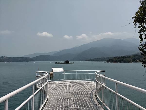 日月潭 四月百花路．向山懸臂式觀景台．看見拉魯