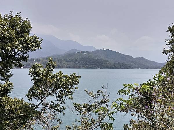 日月潭 四月百花路．向山懸臂式觀景台．看見拉魯