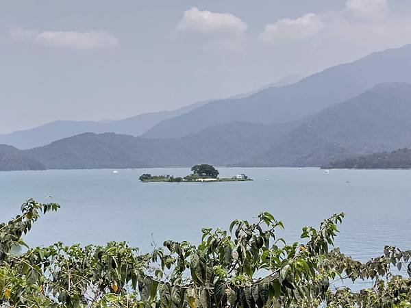 日月潭 四月百花路．向山懸臂式觀景台．看見拉魯