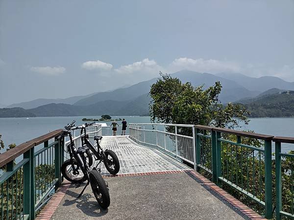 日月潭 四月百花路．向山懸臂式觀景台．看見拉魯