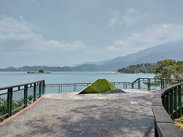 日月潭 四月百花路．向山懸臂式觀景台．看見拉魯