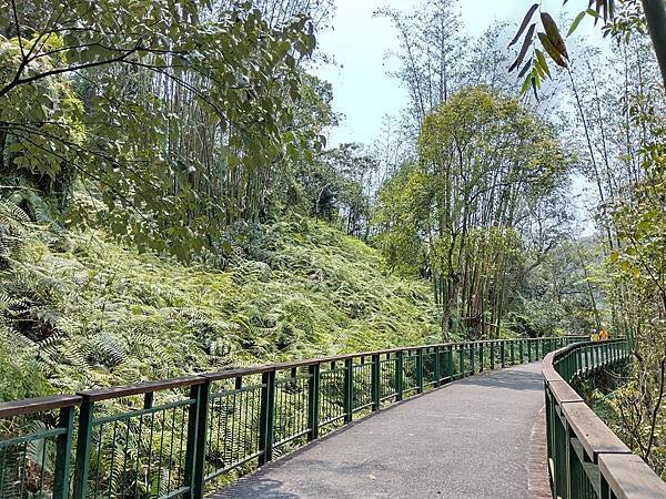 日月潭 四月百花路．向山懸臂式觀景台．看見拉魯