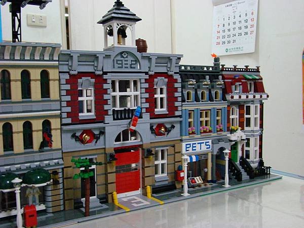 LEGO-10218PETS及10197消防局-2.JPG