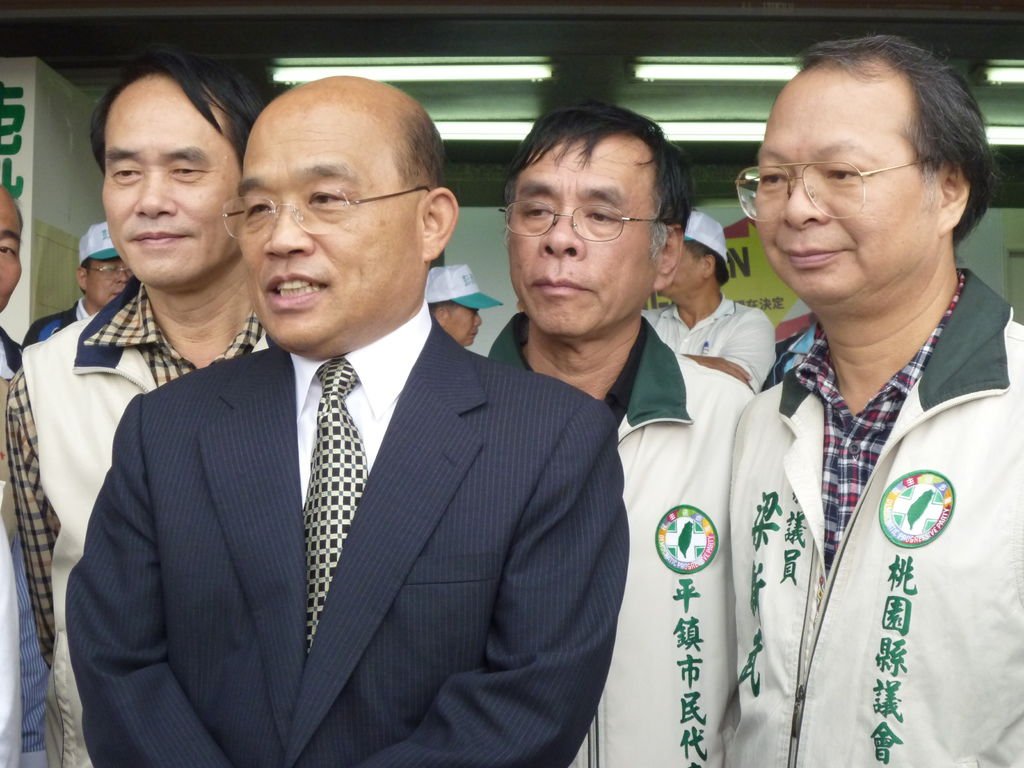 100.11.15蘇前院長蒞臨立委參選人彭添富平鎮競選總部(4).JPG