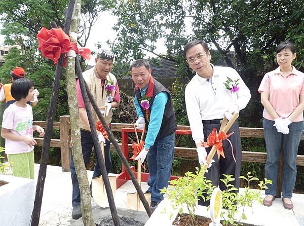 新安里霄裡溪上游駁坎工程竣工典禮(1)