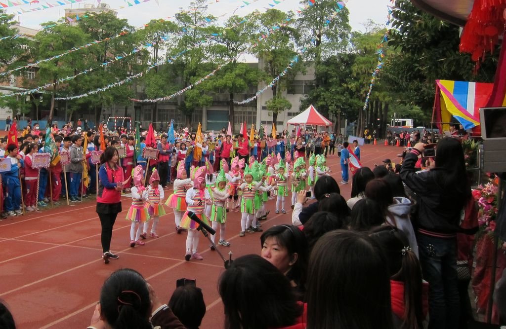03幼兒園小朋友進場表演.JPG