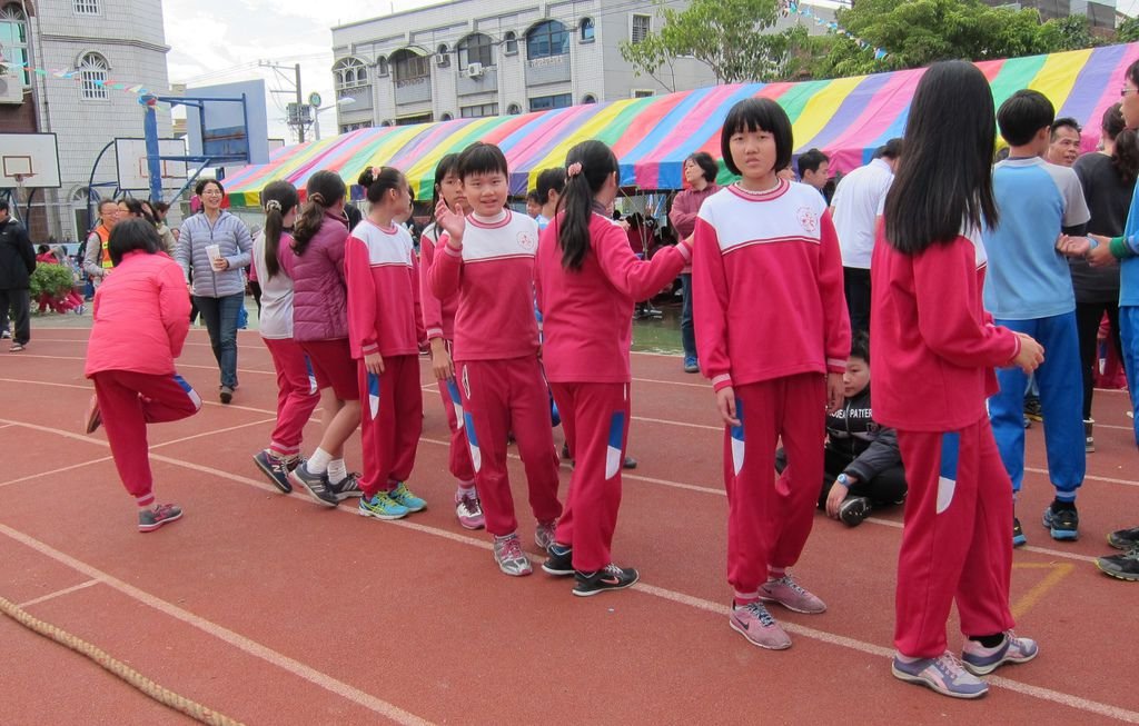 09排隊準備參加比賽1.JPG