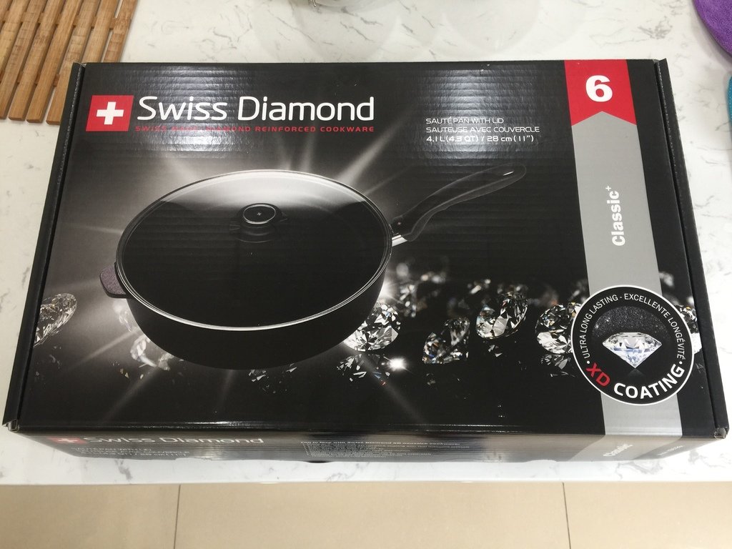 03盒裝~康寧Swiss Diamond XD 瑞仕鑽石鍋 28CM圓形深煎鍋.JPG