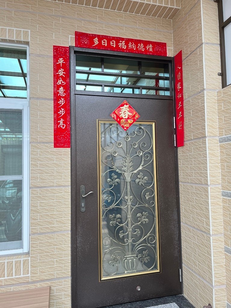02前一年的春聯~只有褪色一點點.JPG