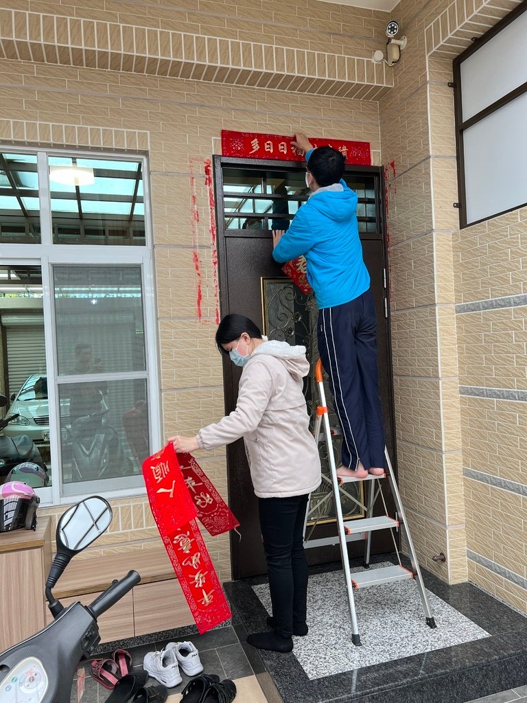 04買的春聯是絨布材質~很好撕除.JPG