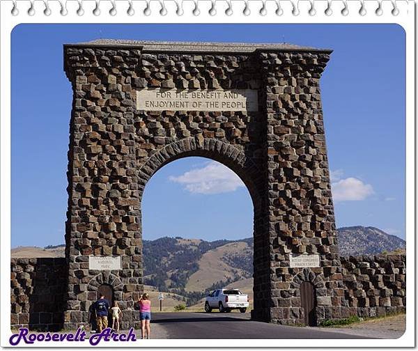 28. North Entrance - Roosevelt  Arch.jpg