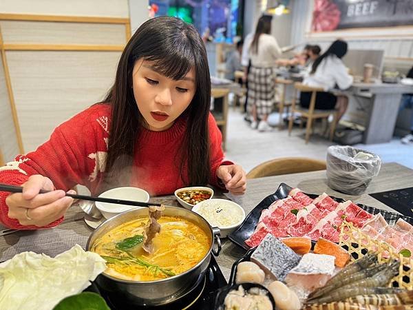 『板橋美食』府中站走路就會到 樂釜極上鍋物詳細食評：小資幸福