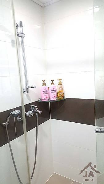 bathroom03-m.jpg