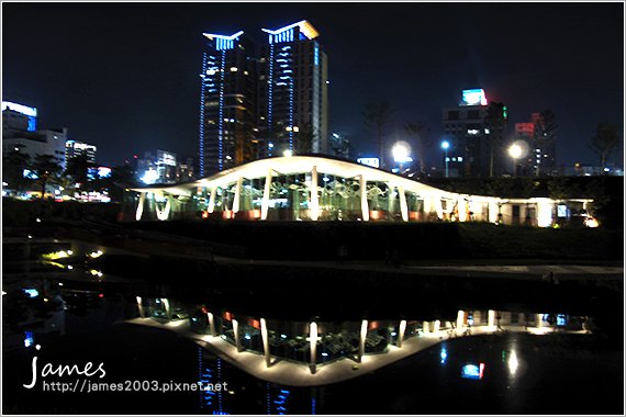 台中新景點秋紅谷廣場夜景04