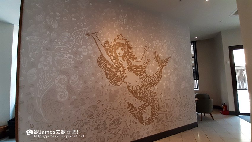 台中景點_歐式風格氣派鐘樓星巴克(麗寶outlet二館-星巴克)15.jpg
