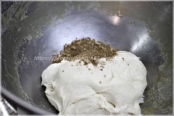 燙麵種茉莉綠茶番茄乾歐包