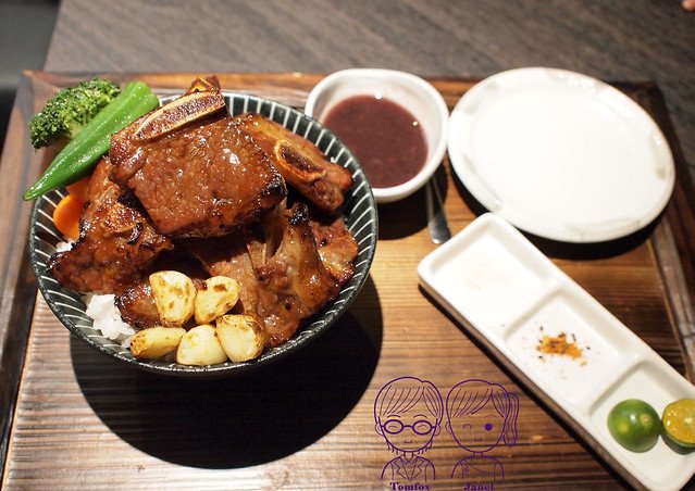 28 開丼 牛小排肉山丼