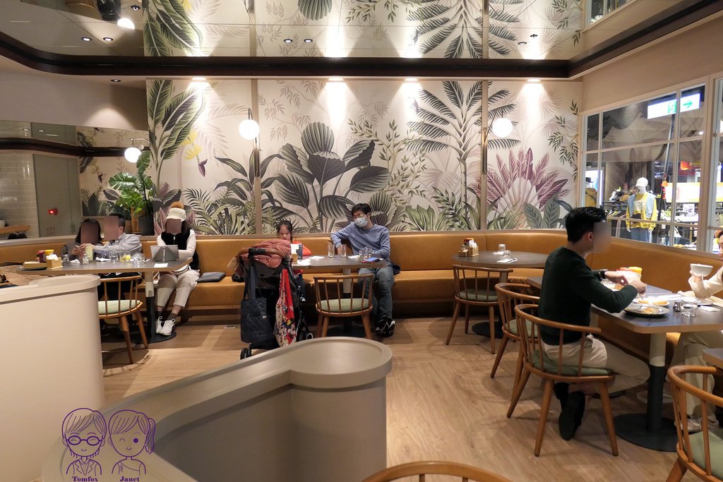 5 M One Cafe 用餐空間.jpg