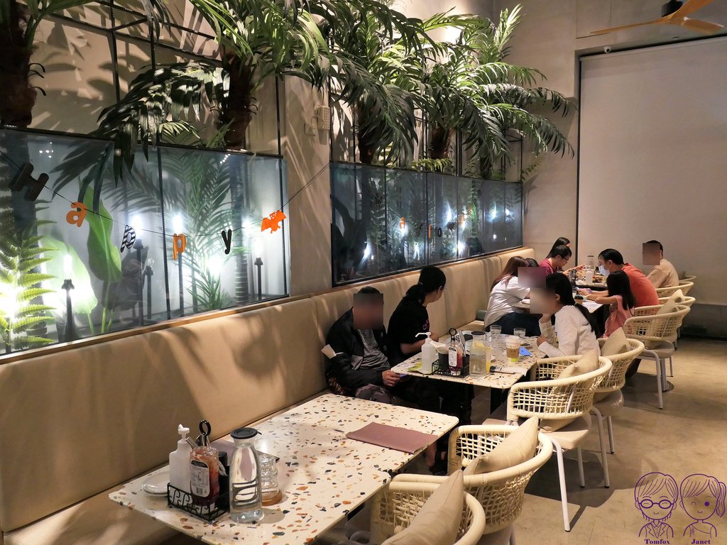 14 貳樓 台茂店 座位.jpg