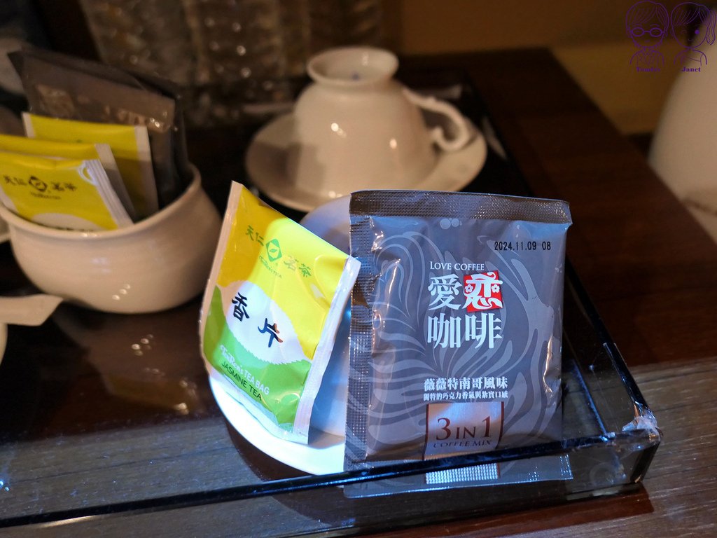 54 馥藝金鬱金香酒店 一館 707號房 咖啡、茶包.jpg