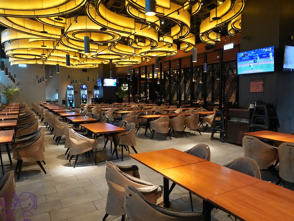 15 金色三麥 新莊店 座位.jpg