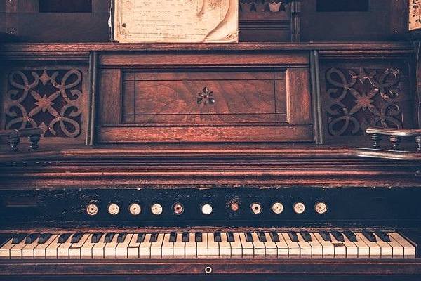 vintage-organ_1426-873.jpg