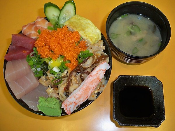 生魚片丼蓋飯