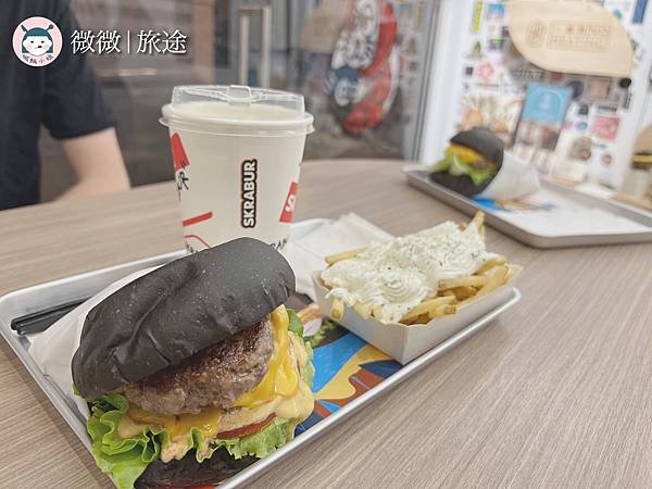 台北漢堡_台北美式餐廳_牛肉漢堡_SKRABUR 黑膠漢堡-7.jpg